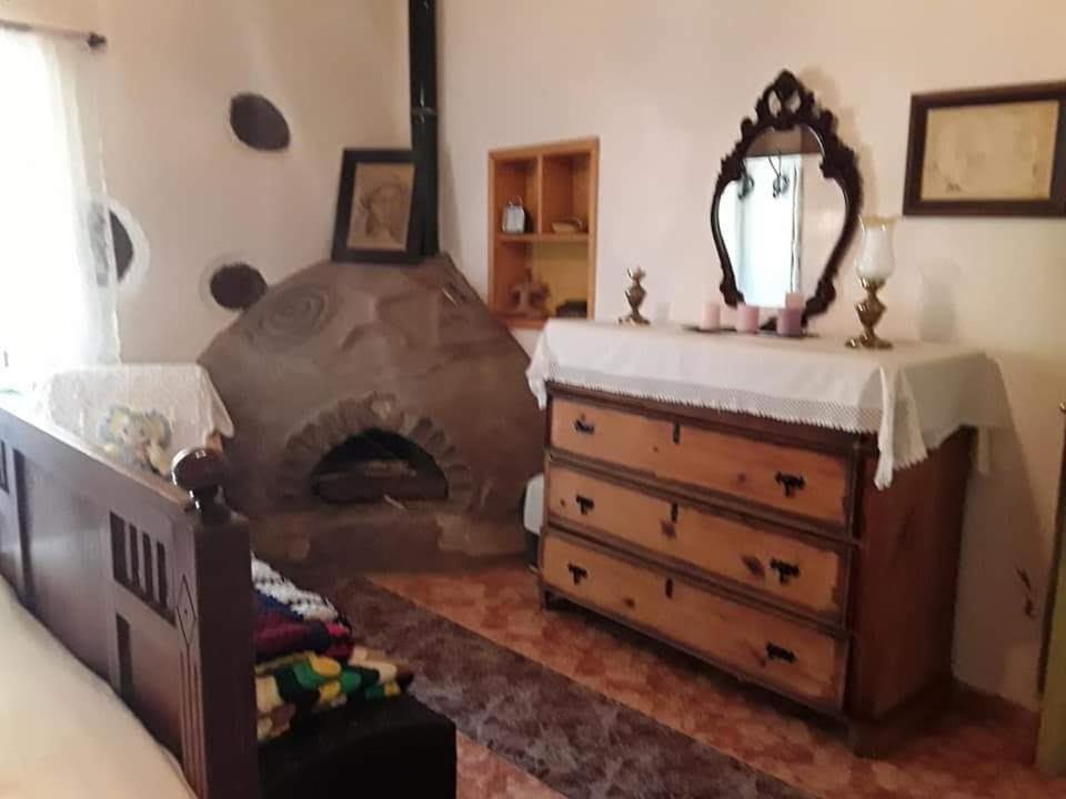 Ecoartejeda Cave Houseゲストハウス エクステリア 写真